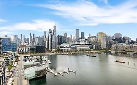 Urban Retreat Modern Elegance In Docklands